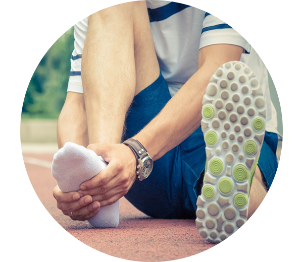 Bei Schuppenflechte sollten Reibungen, zum Beispiel durch scheuernde Sportschuhe, vermieden werden.